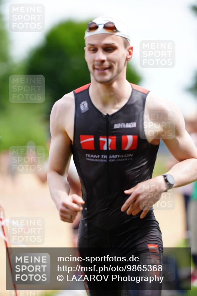 21.06.2026 - 29. Vierlanden-Triathlon LAZAROV Photography http://msf.ph/oto/9865368 21.06.2026 13:01:08 Schwimmen 1073, 1084, 1089 meine-sportfotos.de