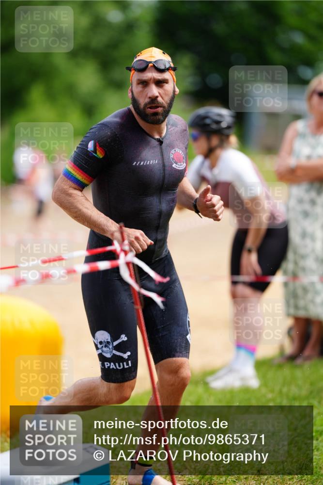 21.06.2026 - 29. Vierlanden-Triathlon LAZAROV Photography http://msf.ph/oto/9865371 21.06.2026 13:01:12 Schwimmen 1038, 1073, 1084, 1089 meine-sportfotos.de