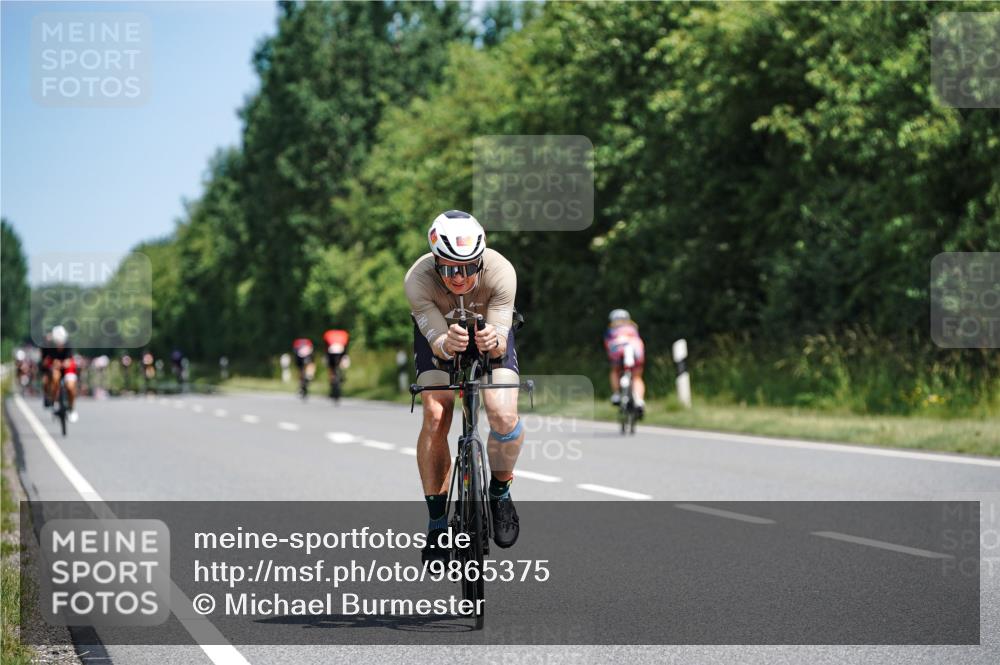 21.06.2026 - Viking Triathlon Michael Burmester http://msf.ph/oto/9865375 21.06.2026 11:57:07 Radfahren 25, 134, 137, 158, 190, 225, 253, 344, 369, 388, 449, 469, 547, 630, 630 meine-sportfotos.de