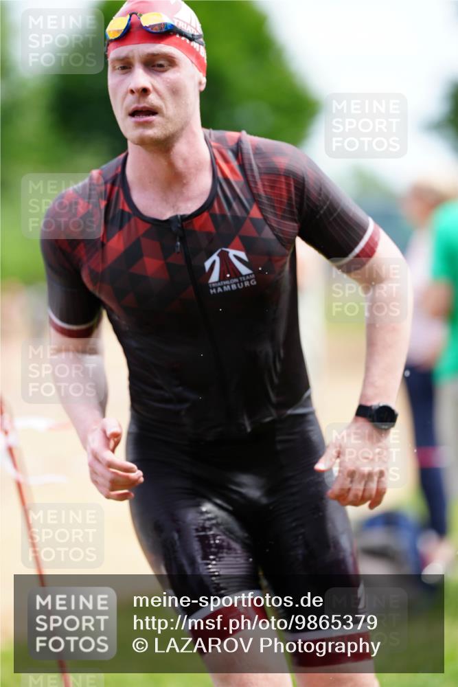 21.06.2026 - 29. Vierlanden-Triathlon LAZAROV Photography http://msf.ph/oto/9865379 21.06.2026 13:01:15 Schwimmen 1038, 1073, 1084, 1089 meine-sportfotos.de