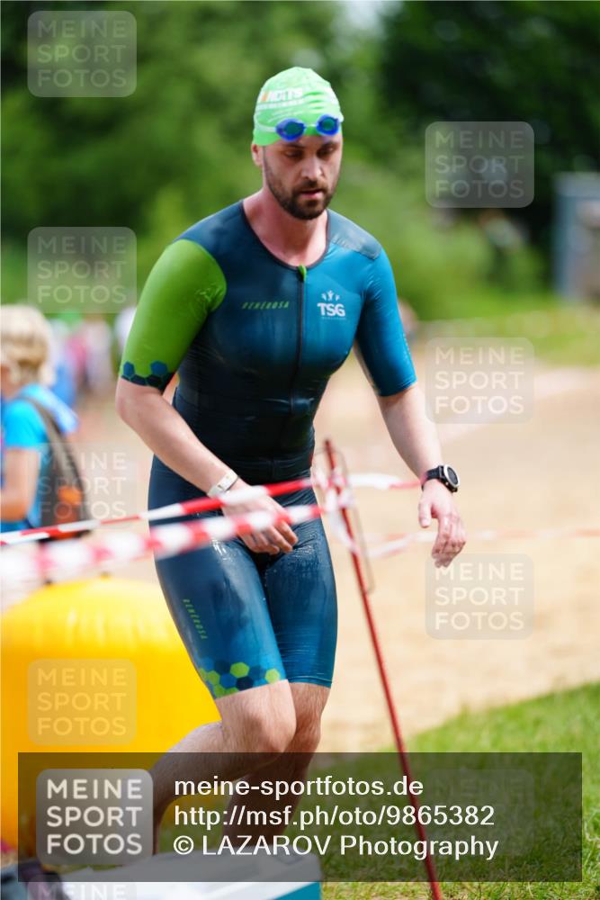 21.06.2026 - 29. Vierlanden-Triathlon LAZAROV Photography http://msf.ph/oto/9865382 21.06.2026 13:01:21 Schwimmen 1038, 1057, 1073, 1085 meine-sportfotos.de