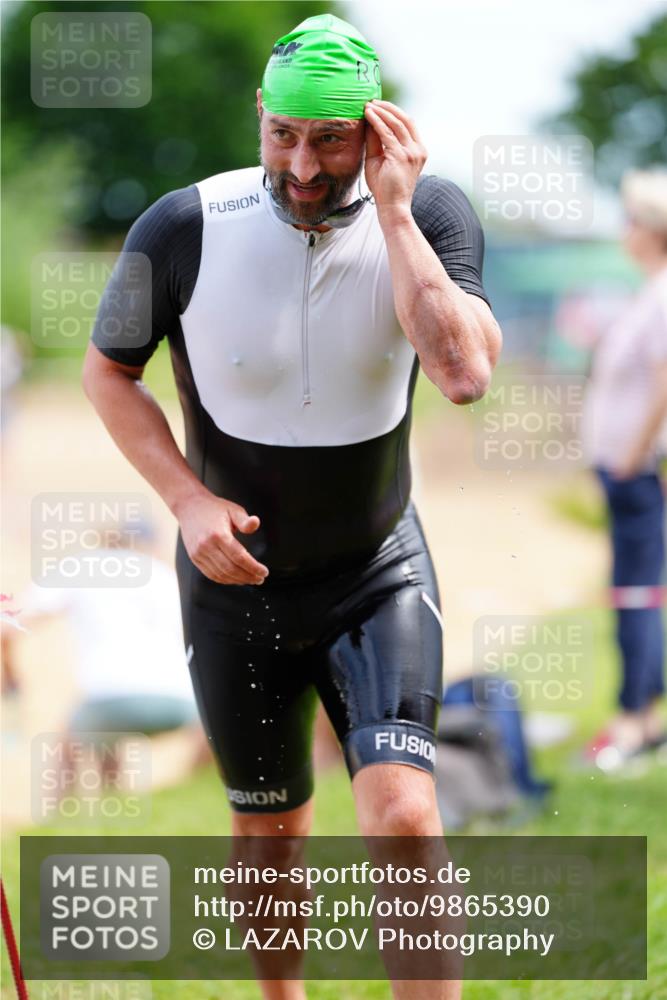 21.06.2026 - 29. Vierlanden-Triathlon LAZAROV Photography http://msf.ph/oto/9865390 21.06.2026 13:01:27 Schwimmen 1038, 1057, 1085 meine-sportfotos.de