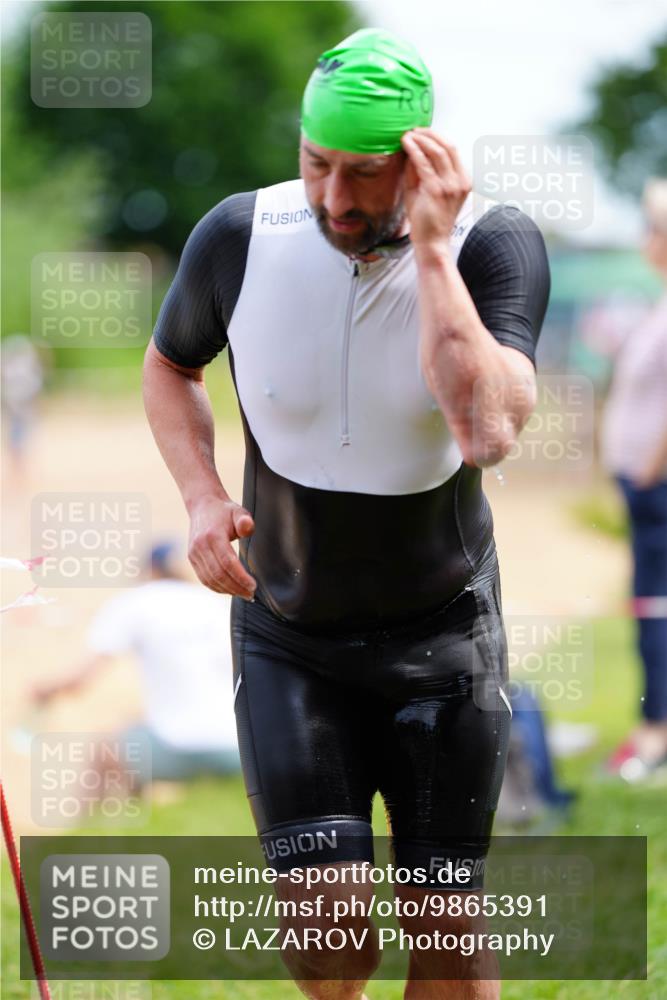 21.06.2026 - 29. Vierlanden-Triathlon LAZAROV Photography http://msf.ph/oto/9865391 21.06.2026 13:01:28 Schwimmen 1038, 1057, 1085 meine-sportfotos.de