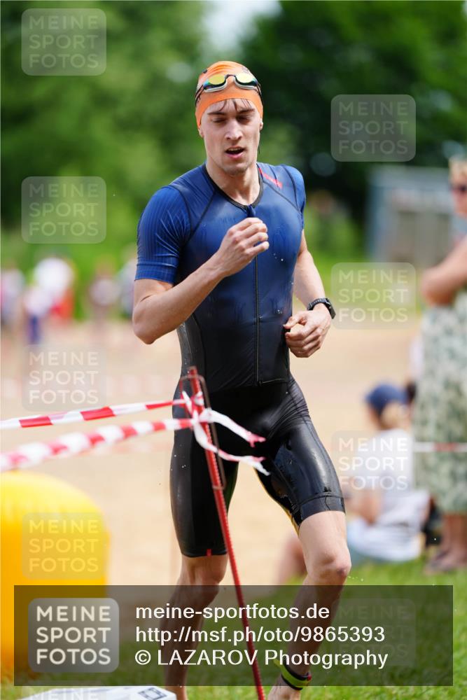 21.06.2026 - 29. Vierlanden-Triathlon LAZAROV Photography http://msf.ph/oto/9865393 21.06.2026 13:01:30 Schwimmen 1057, 1085 meine-sportfotos.de