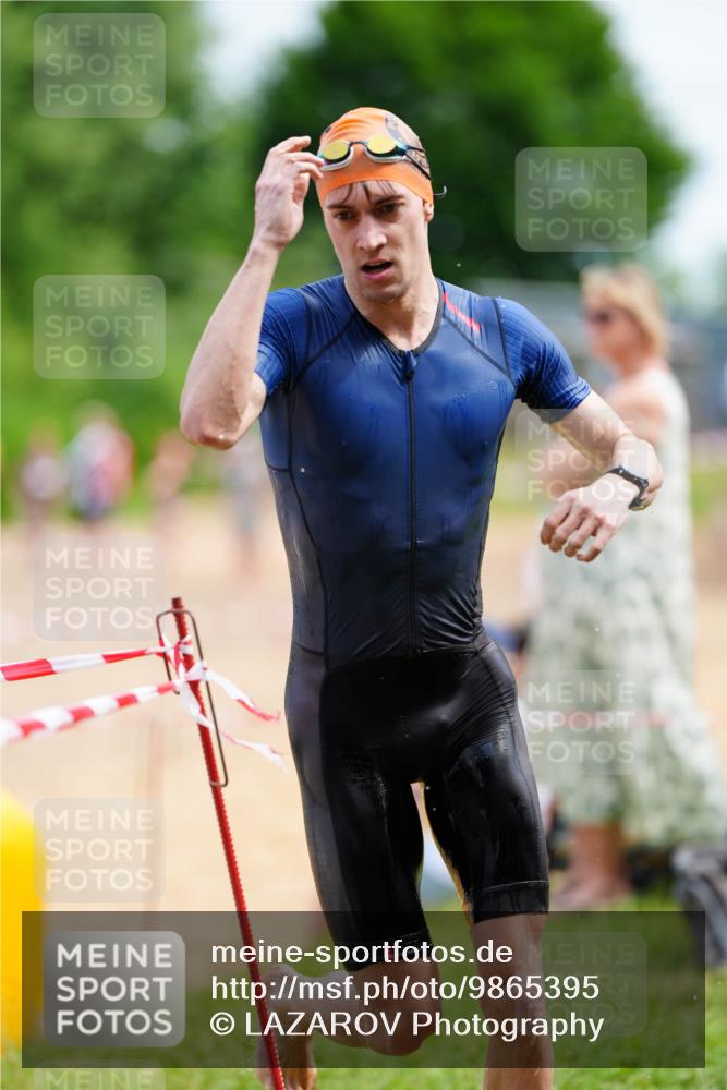 21.06.2026 - 29. Vierlanden-Triathlon LAZAROV Photography http://msf.ph/oto/9865395 21.06.2026 13:01:31 Schwimmen 1057, 1085 meine-sportfotos.de