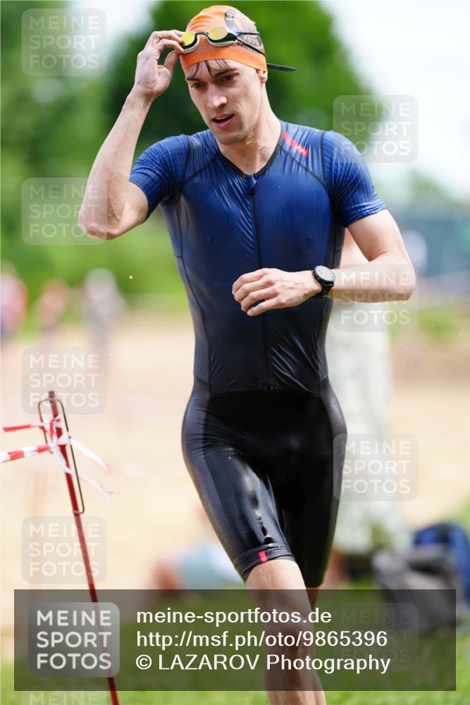 21.06.2026 - 29. Vierlanden-Triathlon LAZAROV Photography http://msf.ph/oto/9865396 21.06.2026 13:01:31 Schwimmen 1057, 1085 meine-sportfotos.de