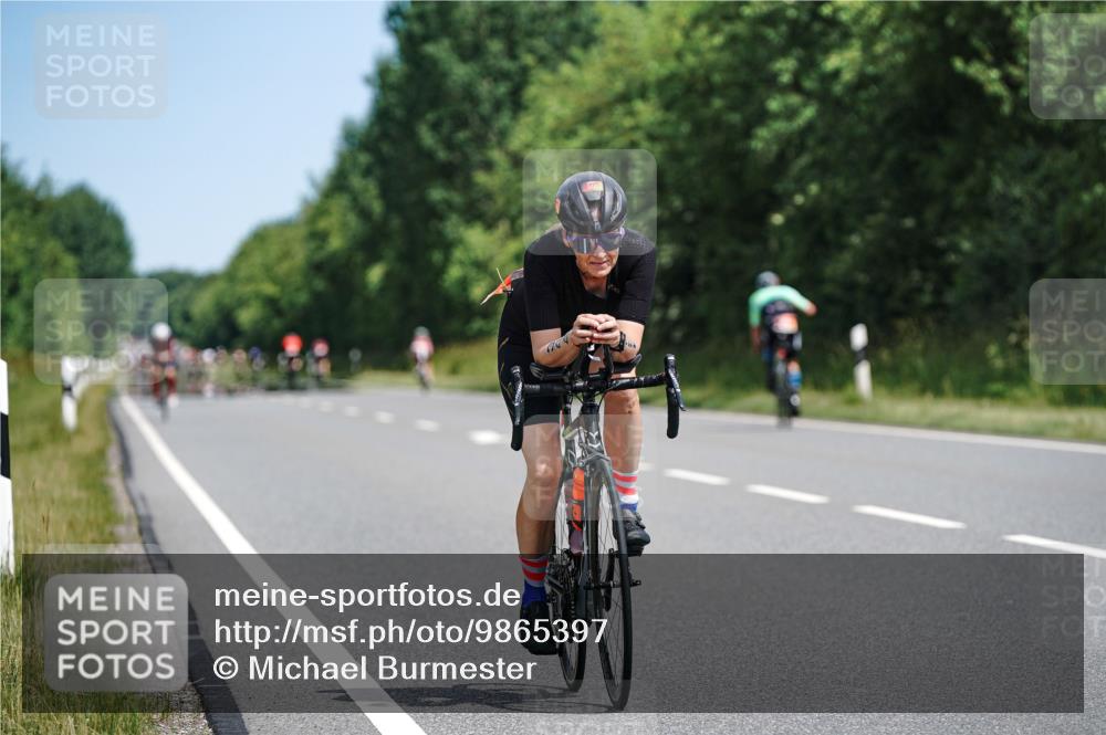 21.06.2026 - Viking Triathlon Michael Burmester http://msf.ph/oto/9865397 21.06.2026 11:57:16 Radfahren 25, 134, 137, 158, 190, 225, 253, 344, 369, 388, 449, 469, 547, 575, 630, 630 meine-sportfotos.de