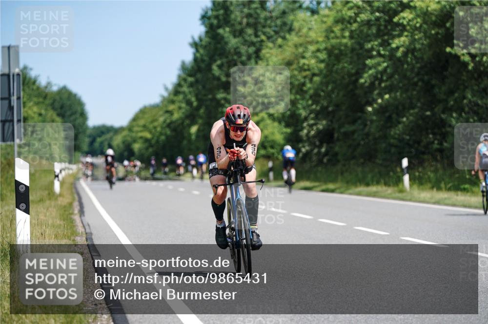 21.06.2026 - Viking Triathlon Michael Burmester http://msf.ph/oto/9865431 21.06.2026 11:58:08 Radfahren 48, 54, 192, 192, 221, 275, 430, 453, 605, 654, 667 meine-sportfotos.de