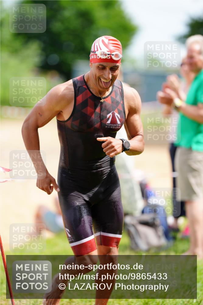 21.06.2026 - 29. Vierlanden-Triathlon LAZAROV Photography http://msf.ph/oto/9865433 21.06.2026 13:02:45 Schwimmen 1074 meine-sportfotos.de
