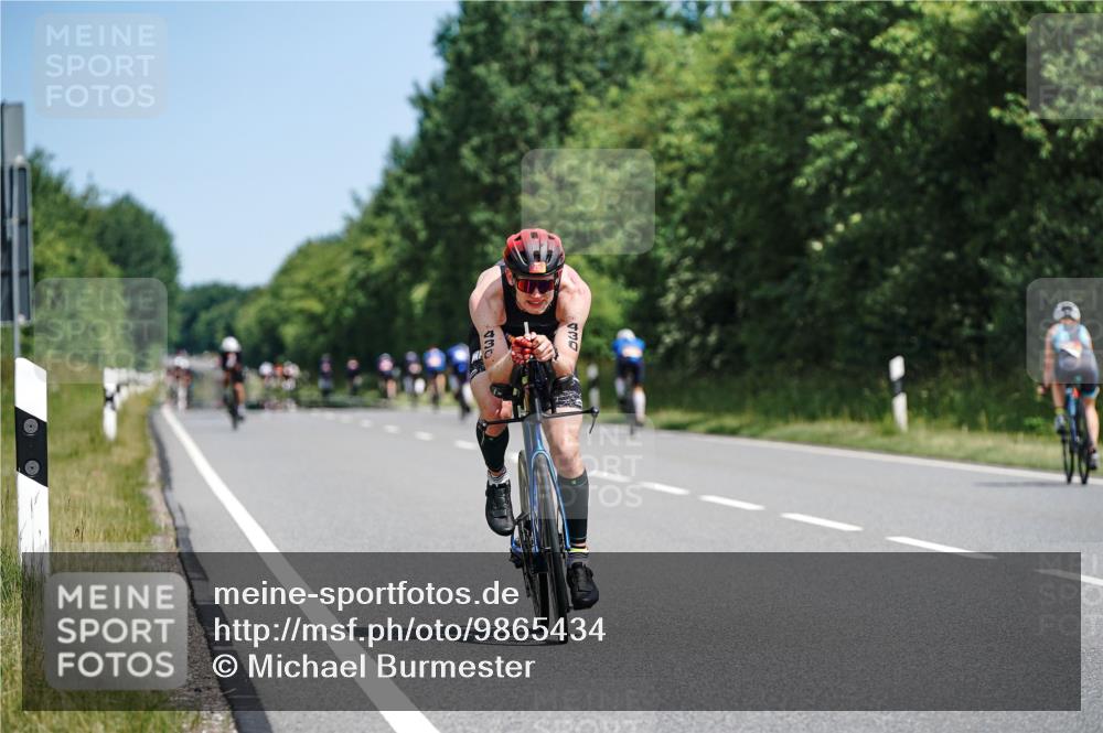 21.06.2026 - Viking Triathlon Michael Burmester http://msf.ph/oto/9865434 21.06.2026 11:58:08 Radfahren 48, 54, 192, 192, 221, 275, 430, 453, 605, 654, 667 meine-sportfotos.de