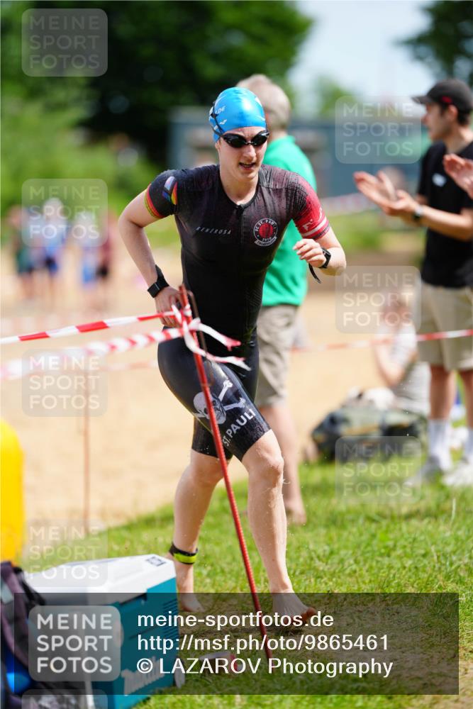 21.06.2026 - 29. Vierlanden-Triathlon LAZAROV Photography http://msf.ph/oto/9865461 21.06.2026 13:08:27 Schwimmen 1111, 1127, 1130, 1139 meine-sportfotos.de