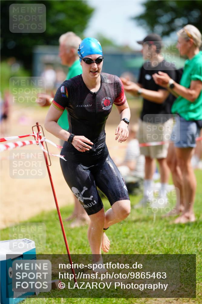 21.06.2026 - 29. Vierlanden-Triathlon LAZAROV Photography http://msf.ph/oto/9865463 21.06.2026 13:08:27 Schwimmen 1111, 1127, 1130, 1139 meine-sportfotos.de