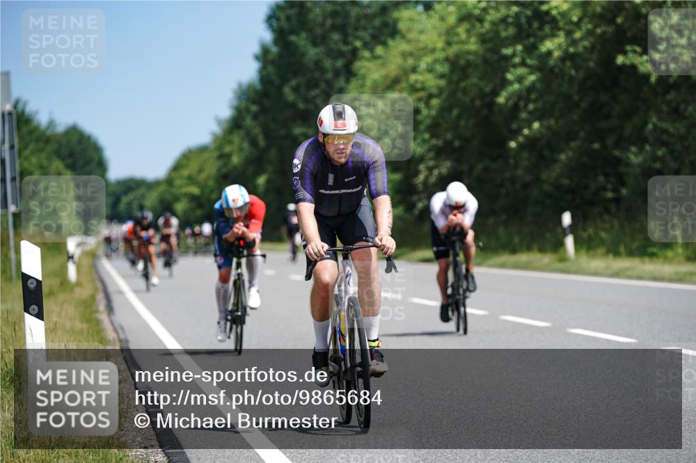 21.06.2026 - Viking Triathlon Michael Burmester http://msf.ph/oto/9865684 21.06.2026 12:00:34 Radfahren 42, 200, 285, 332, 404, 543, 554, 568, 604, 617, 623, 639, 639 meine-sportfotos.de