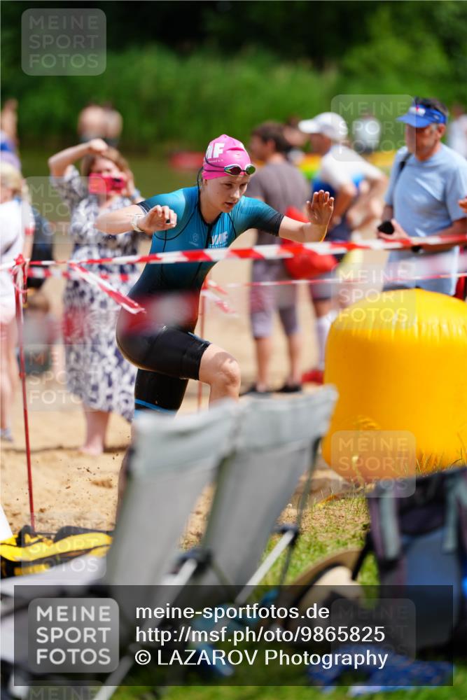 21.06.2026 - 29. Vierlanden-Triathlon LAZAROV Photography http://msf.ph/oto/9865825 21.06.2026 13:14:23 Schwimmen 1142, 1144 meine-sportfotos.de
