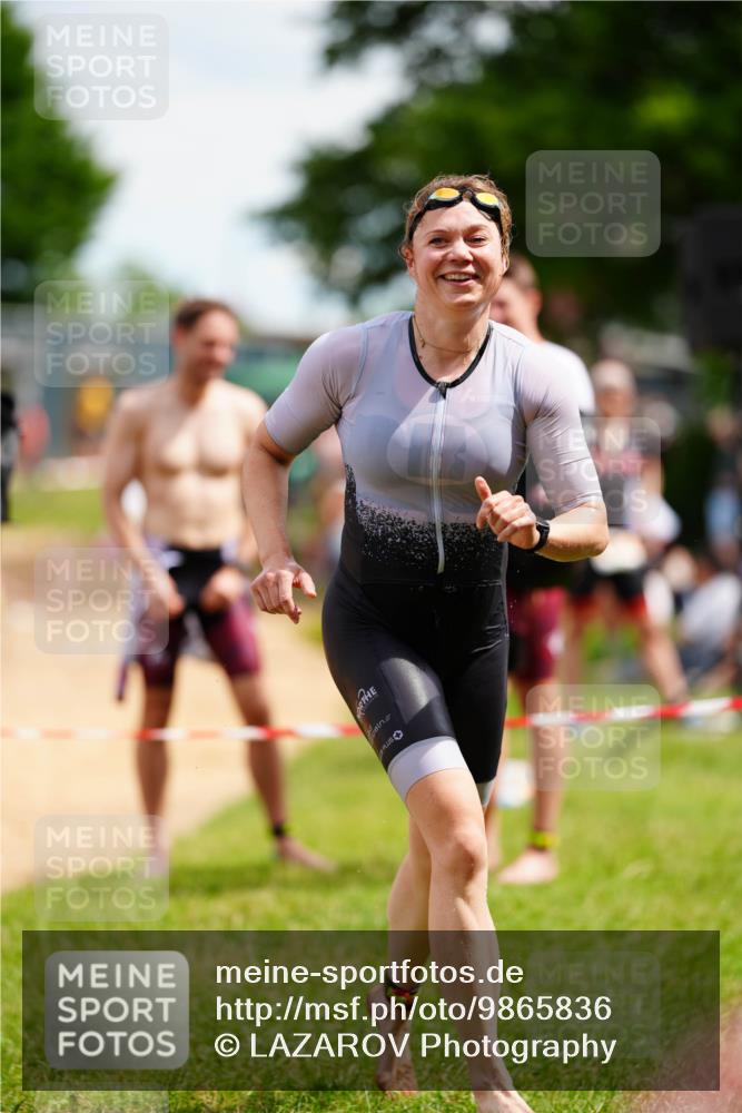21.06.2026 - 29. Vierlanden-Triathlon LAZAROV Photography http://msf.ph/oto/9865836 21.06.2026 13:14:27 Schwimmen 1142, 1144 meine-sportfotos.de