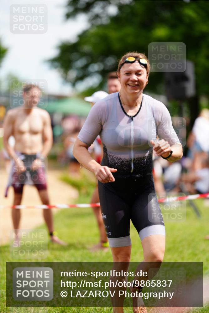 21.06.2026 - 29. Vierlanden-Triathlon LAZAROV Photography http://msf.ph/oto/9865837 21.06.2026 13:14:27 Schwimmen 1142, 1144 meine-sportfotos.de