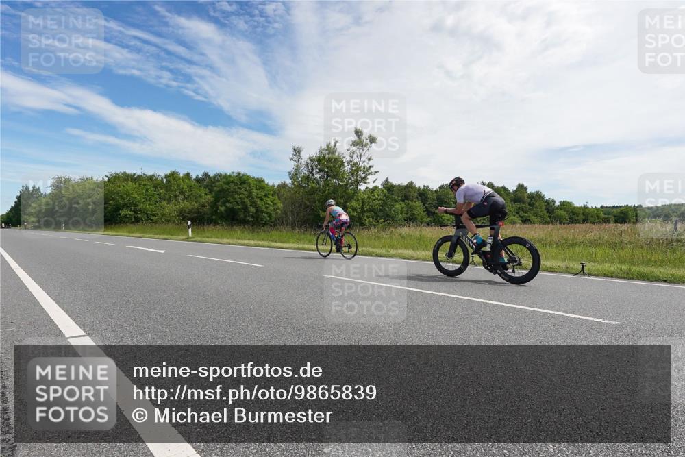 21.06.2026 - Viking Triathlon Michael Burmester http://msf.ph/oto/9865839 21.06.2026 11:20:10 Radfahren 98, 115, 126, 238, 249, 250, 257, 343, 532, 625 meine-sportfotos.de
