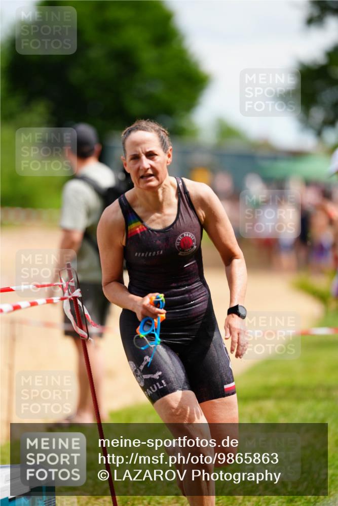 21.06.2026 - 29. Vierlanden-Triathlon LAZAROV Photography http://msf.ph/oto/9865863 21.06.2026 13:15:08 Schwimmen 1137, 1160 meine-sportfotos.de