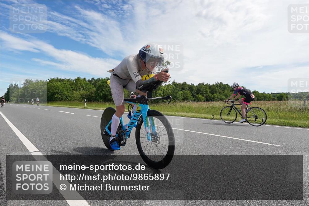 21.06.2026 - Viking Triathlon Michael Burmester http://msf.ph/oto/9865897 21.06.2026 11:20:37 Radfahren 2, 19, 21, 100, 102, 170, 200, 391, 404, 472, 498, 543, 561, 568 meine-sportfotos.de