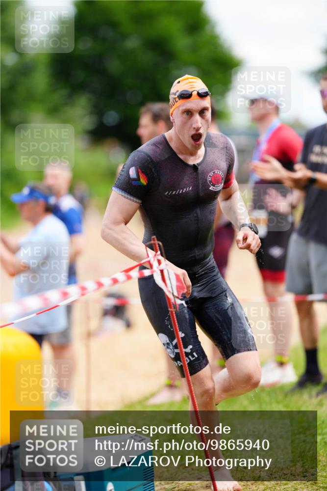21.06.2026 - 29. Vierlanden-Triathlon LAZAROV Photography http://msf.ph/oto/9865940 21.06.2026 13:23:25 Schwimmen 1101, 1197 meine-sportfotos.de
