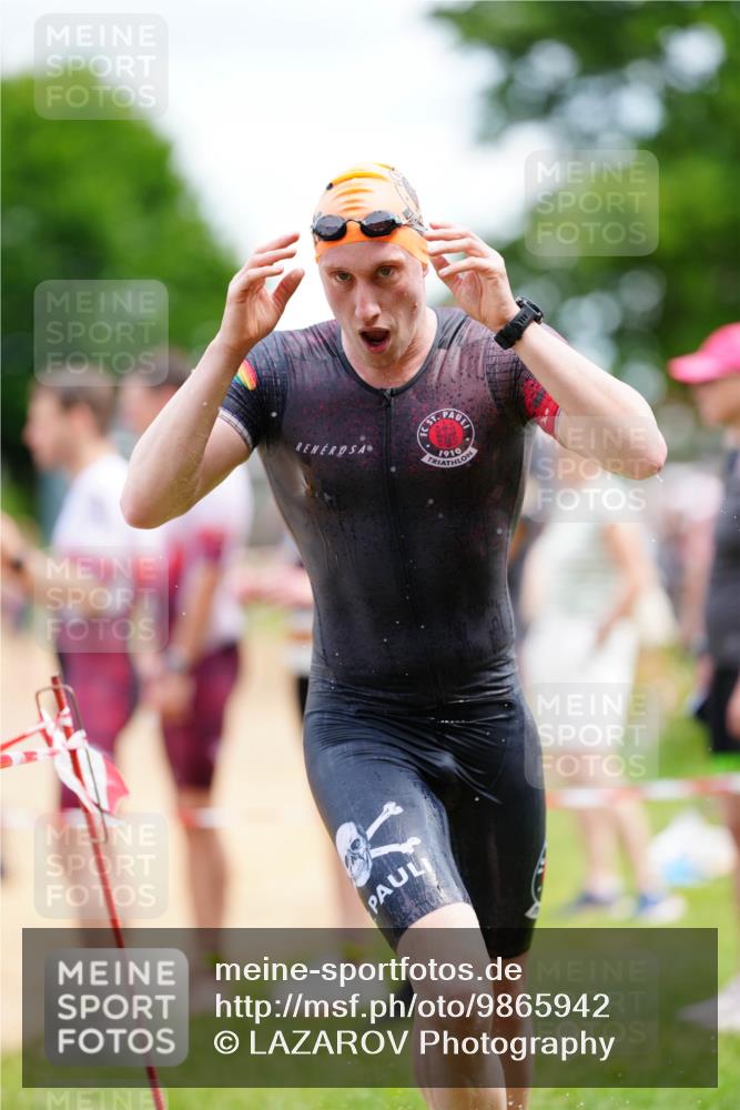 21.06.2026 - 29. Vierlanden-Triathlon LAZAROV Photography http://msf.ph/oto/9865942 21.06.2026 13:23:25 Schwimmen 1101, 1197 meine-sportfotos.de