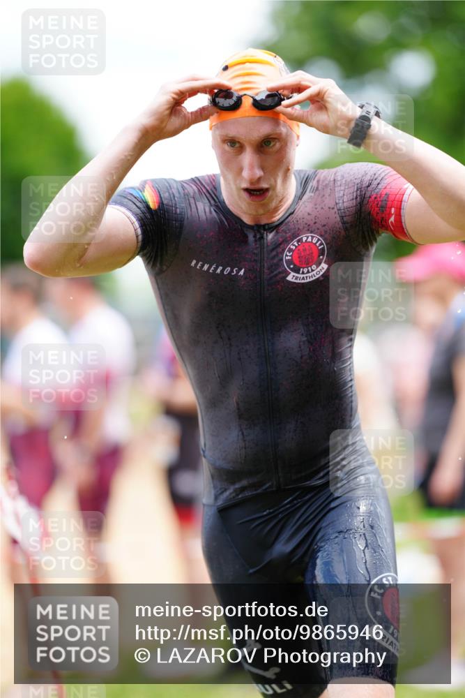 21.06.2026 - 29. Vierlanden-Triathlon LAZAROV Photography http://msf.ph/oto/9865946 21.06.2026 13:23:26 Schwimmen 1101, 1197 meine-sportfotos.de