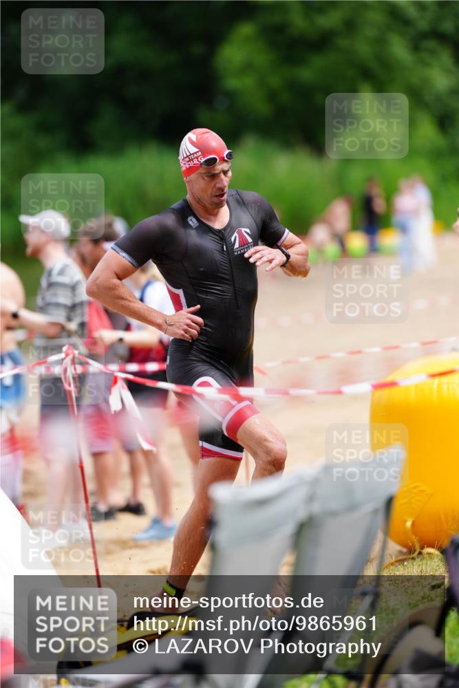 21.06.2026 - 29. Vierlanden-Triathlon LAZAROV Photography http://msf.ph/oto/9865961 21.06.2026 13:23:35 Schwimmen 1197, 1220 meine-sportfotos.de