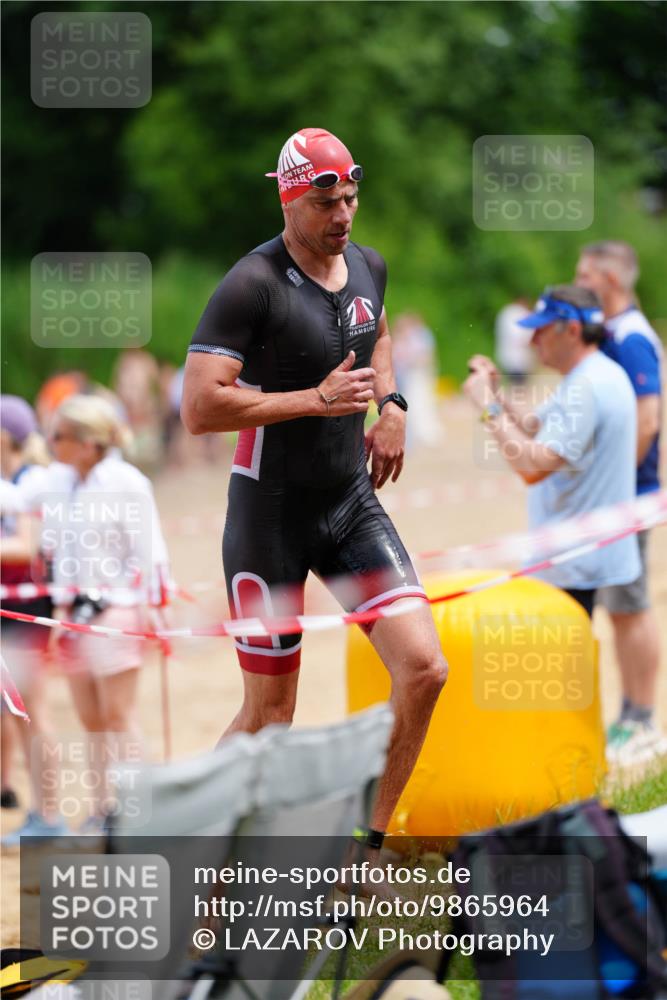 21.06.2026 - 29. Vierlanden-Triathlon LAZAROV Photography http://msf.ph/oto/9865964 21.06.2026 13:23:35 Schwimmen 1197, 1220 meine-sportfotos.de
