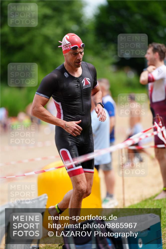 21.06.2026 - 29. Vierlanden-Triathlon LAZAROV Photography http://msf.ph/oto/9865967 21.06.2026 13:23:36 Schwimmen 1197, 1220 meine-sportfotos.de