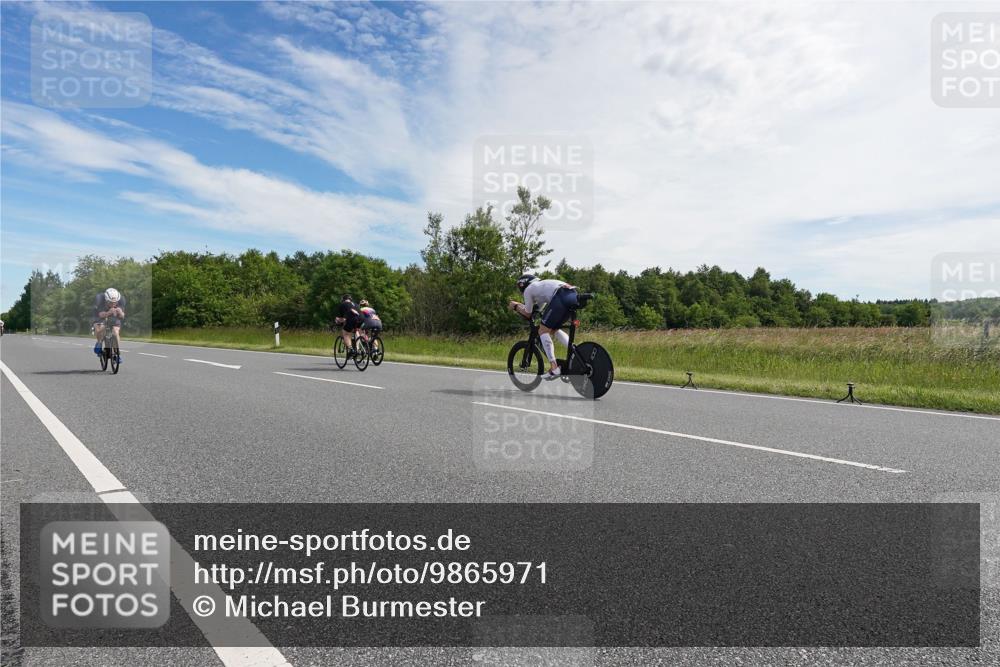 21.06.2026 - Viking Triathlon Michael Burmester http://msf.ph/oto/9865971 21.06.2026 11:21:32 Radfahren 24, 40, 43, 51, 76, 76, 82, 171, 203, 285, 298, 328, 365, 427, 433, 648 meine-sportfotos.de