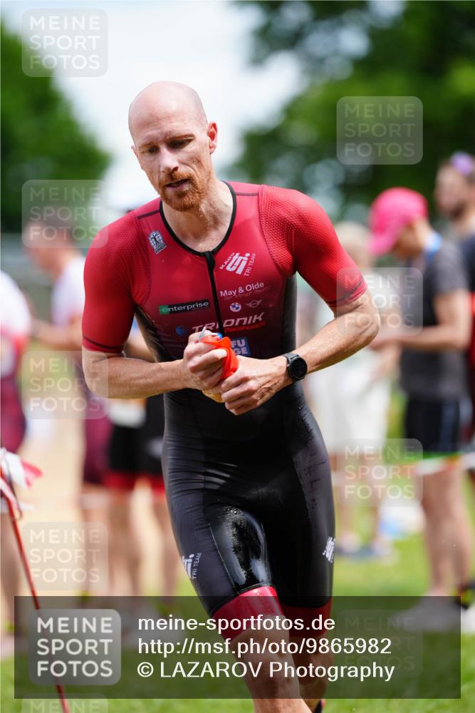 21.06.2026 - 29. Vierlanden-Triathlon LAZAROV Photography http://msf.ph/oto/9865982 21.06.2026 13:23:41 Schwimmen 1197, 1218, 1220 meine-sportfotos.de