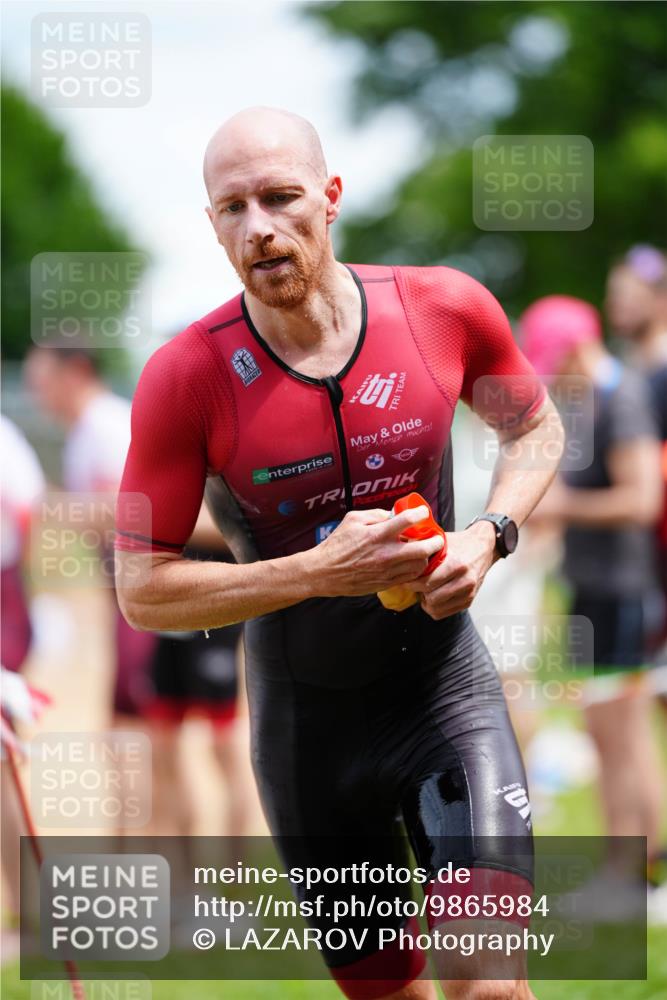 21.06.2026 - 29. Vierlanden-Triathlon LAZAROV Photography http://msf.ph/oto/9865984 21.06.2026 13:23:41 Schwimmen 1197, 1218, 1220 meine-sportfotos.de