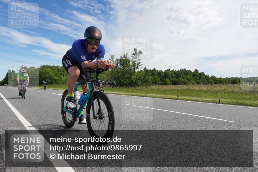 21.06.2026 - Viking Triathlon Michael Burmester http://msf.ph/oto/9865997 21.06.2026 11:21:46 Radfahren 24, 26, 40, 51, 76, 171, 203, 269, 298, 328, 640, 648 meine-sportfotos.de