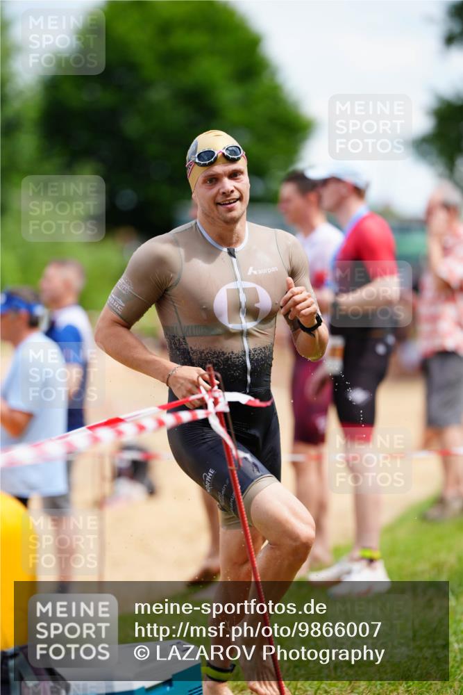 21.06.2026 - 29. Vierlanden-Triathlon LAZAROV Photography http://msf.ph/oto/9866007 21.06.2026 13:24:03 Schwimmen 1173, 1195 meine-sportfotos.de