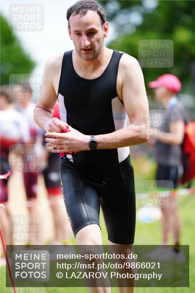 21.06.2026 - 29. Vierlanden-Triathlon LAZAROV Photography http://msf.ph/oto/9866021 21.06.2026 13:24:12 Schwimmen 1187, 1195 meine-sportfotos.de