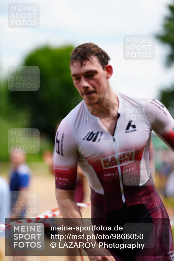 21.06.2026 - 29. Vierlanden-Triathlon LAZAROV Photography http://msf.ph/oto/9866050 21.06.2026 13:24:42 Schwimmen 1222 meine-sportfotos.de