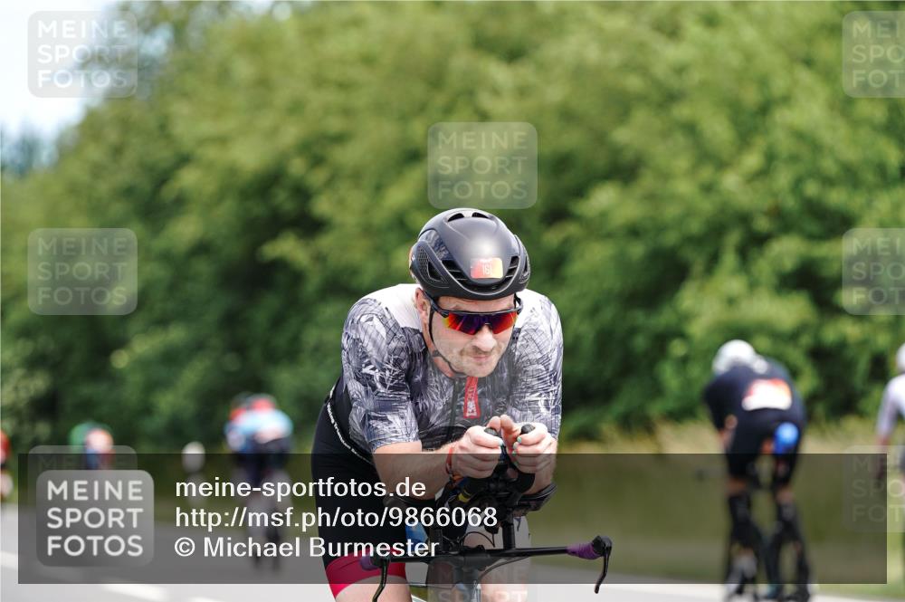 21.06.2026 - Viking Triathlon Michael Burmester http://msf.ph/oto/9866068 21.06.2026 12:03:28 Radfahren 65, 66, 74, 101, 102, 103, 161, 176, 194, 238, 247, 257, 261, 270, 270, 271, 287, 331, 426, 463, 475, 565, 569, 606, 631 meine-sportfotos.de