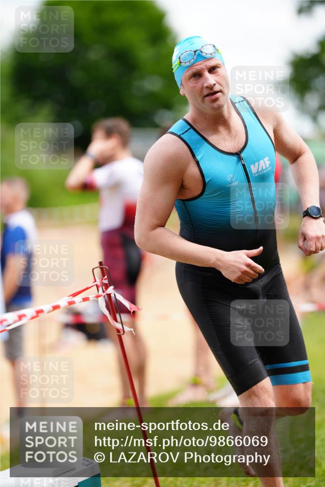 21.06.2026 - 29. Vierlanden-Triathlon LAZAROV Photography http://msf.ph/oto/9866069 21.06.2026 13:25:01 Schwimmen 1180, 1216 meine-sportfotos.de