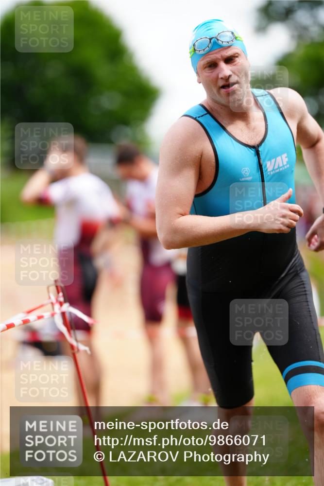 21.06.2026 - 29. Vierlanden-Triathlon LAZAROV Photography http://msf.ph/oto/9866071 21.06.2026 13:25:01 Schwimmen 1180, 1216 meine-sportfotos.de
