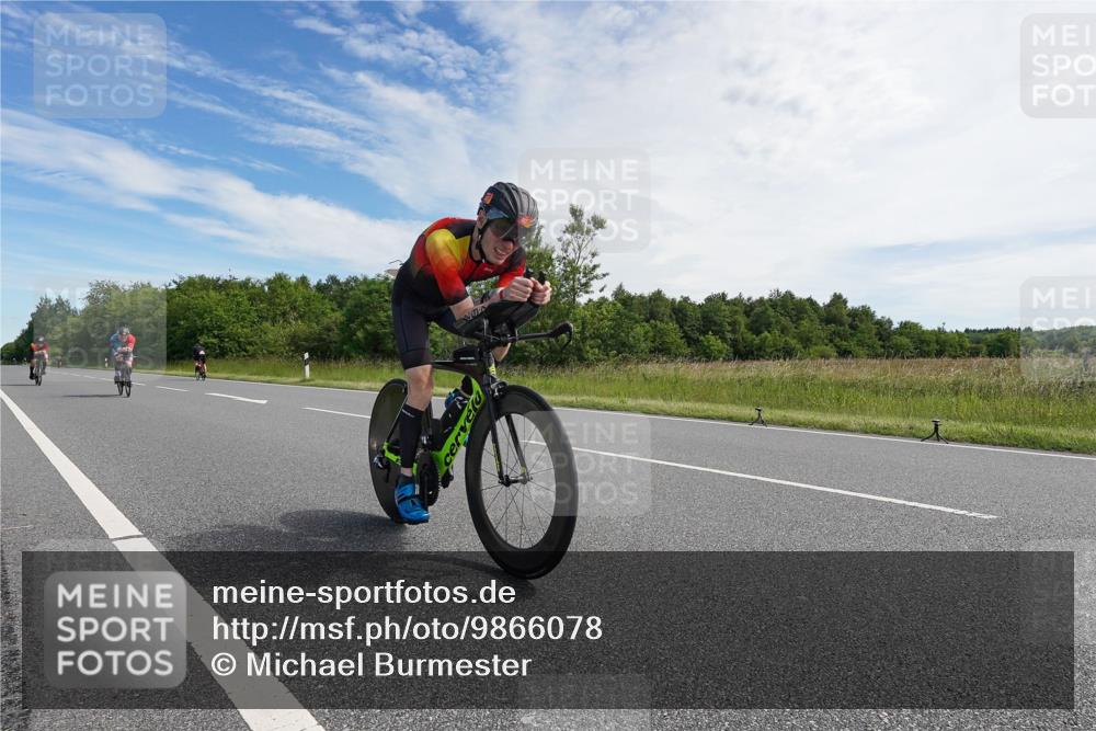 21.06.2026 - Viking Triathlon Michael Burmester http://msf.ph/oto/9866078 21.06.2026 11:23:06 Radfahren 61, 135, 144, 184, 305, 465, 467, 471, 471, 548 meine-sportfotos.de