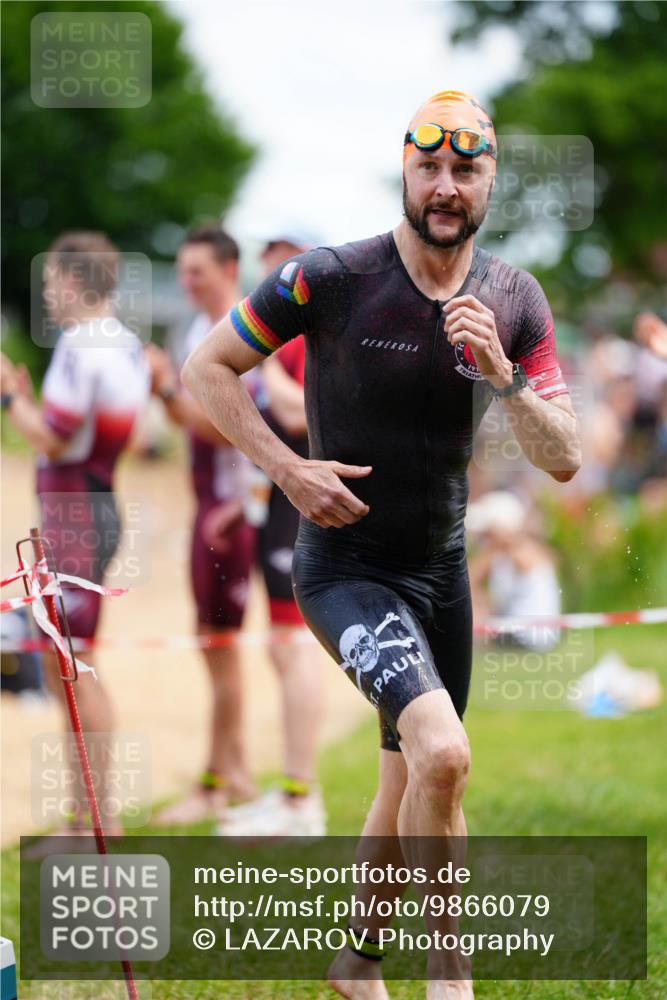 21.06.2026 - 29. Vierlanden-Triathlon LAZAROV Photography http://msf.ph/oto/9866079 21.06.2026 13:25:08 Schwimmen 1180, 1216 meine-sportfotos.de