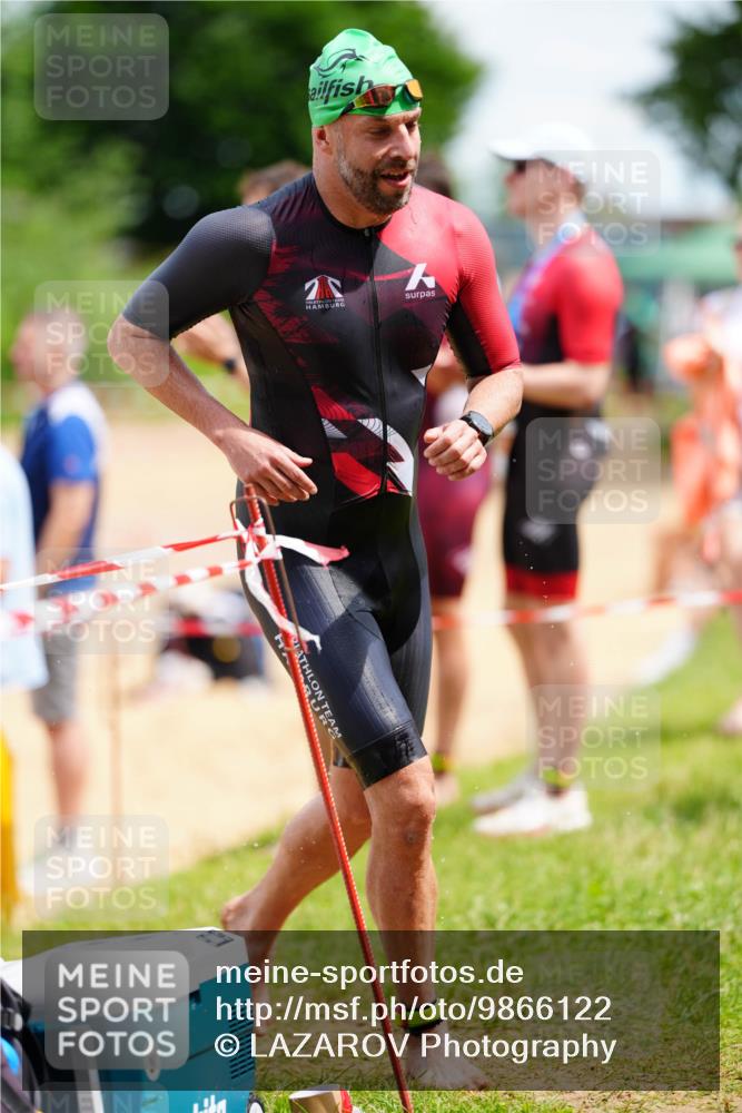 21.06.2026 - 29. Vierlanden-Triathlon LAZAROV Photography http://msf.ph/oto/9866122 21.06.2026 13:25:47 Schwimmen 1192 meine-sportfotos.de