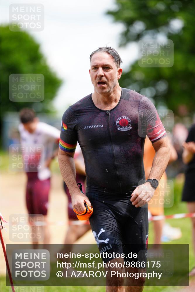 21.06.2026 - 29. Vierlanden-Triathlon LAZAROV Photography http://msf.ph/oto/9866175 21.06.2026 13:26:22 Schwimmen 1100, 1196, 1201, 1209 meine-sportfotos.de