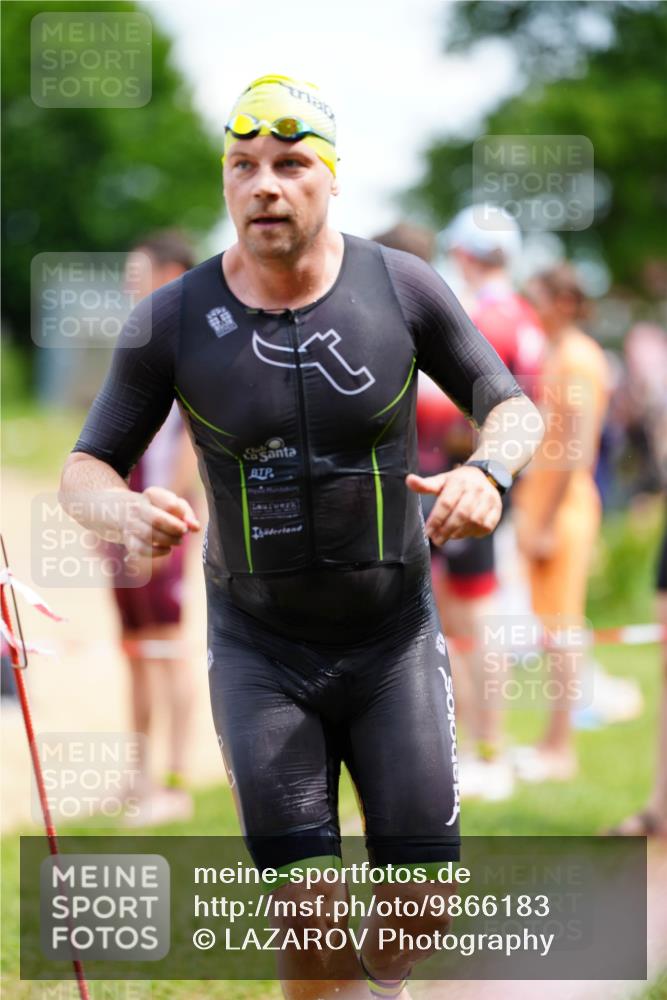 21.06.2026 - 29. Vierlanden-Triathlon LAZAROV Photography http://msf.ph/oto/9866183 21.06.2026 13:26:28 Schwimmen 1201, 1209 meine-sportfotos.de