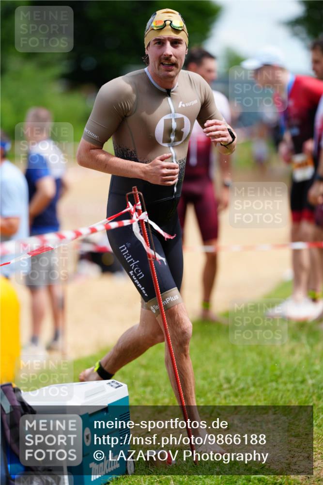 21.06.2026 - 29. Vierlanden-Triathlon LAZAROV Photography http://msf.ph/oto/9866188 21.06.2026 13:26:41 Schwimmen 1167, 1184, 1185 meine-sportfotos.de
