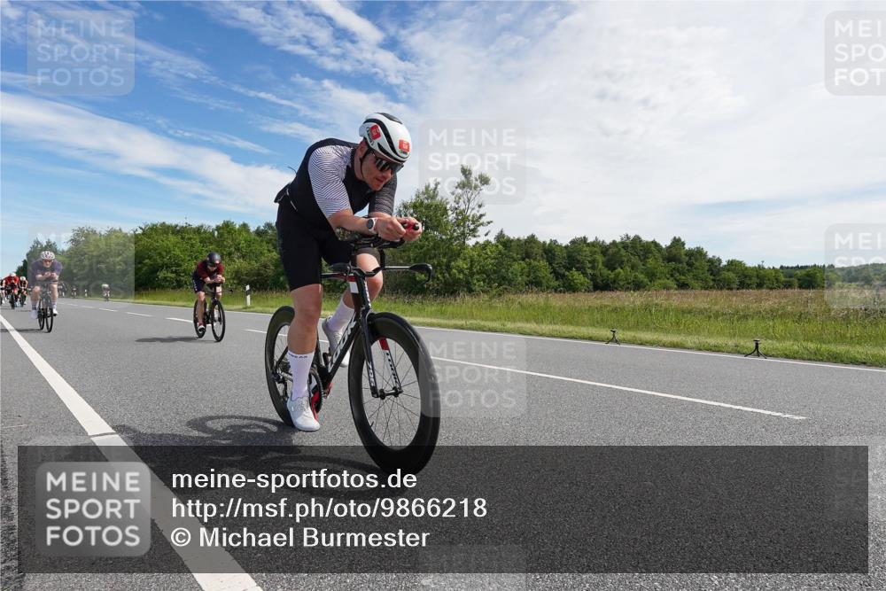 21.06.2026 - Viking Triathlon Michael Burmester http://msf.ph/oto/9866218 21.06.2026 11:24:42 Radfahren 55, 64, 68, 117, 182, 182, 199, 255, 267, 386, 397, 413, 424, 490, 545, 612, 634 meine-sportfotos.de