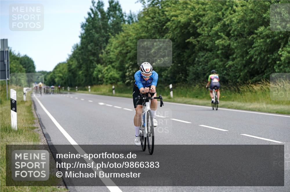 21.06.2026 - Viking Triathlon Michael Burmester http://msf.ph/oto/9866383 21.06.2026 12:06:06 Radfahren 26, 38, 218, 455, 532, 625 meine-sportfotos.de
