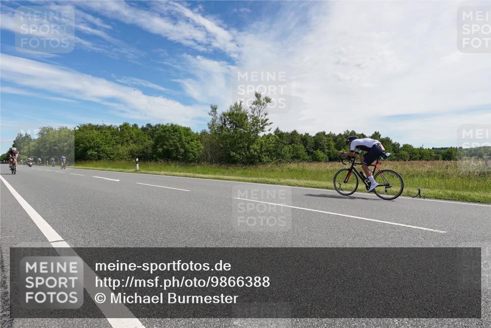 21.06.2026 - Viking Triathlon Michael Burmester http://msf.ph/oto/9866388 21.06.2026 11:26:35 Radfahren 77, 99, 141, 141, 429, 442, 462, 560, 653 meine-sportfotos.de