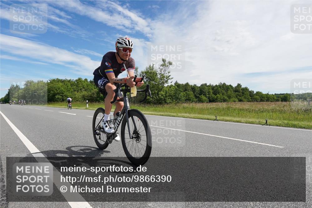 21.06.2026 - Viking Triathlon Michael Burmester http://msf.ph/oto/9866390 21.06.2026 11:26:37 Radfahren 77, 99, 141, 141, 429, 442, 462, 560, 653 meine-sportfotos.de