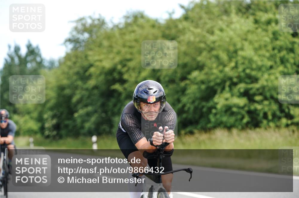 21.06.2026 - Viking Triathlon Michael Burmester http://msf.ph/oto/9866432 21.06.2026 12:07:18 Radfahren 44, 60, 118, 163, 166, 212, 226, 245, 267, 316, 348, 387, 419, 562, 608, 615 meine-sportfotos.de